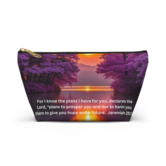 ChicStash: The Ultimate Accessory Pouch for On-the-Go Organization and Style