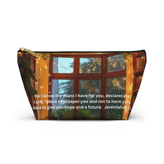 ChicStash: The Ultimate Accessory Pouch for On-the-Go Organization and Style